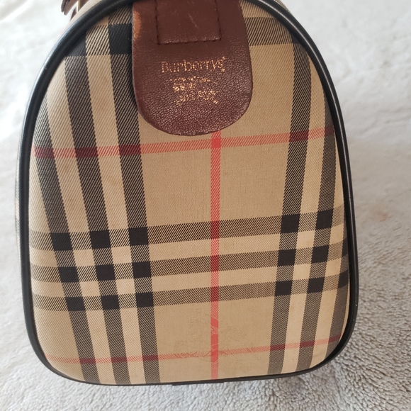 Burberrys Nova Check bag - Picture 3 of 15